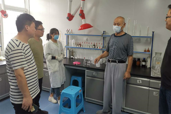 欣希安藥業(yè)邀請中西醫(yī)結(jié)合專家劉建國教授來我司傳經(jīng)送寶