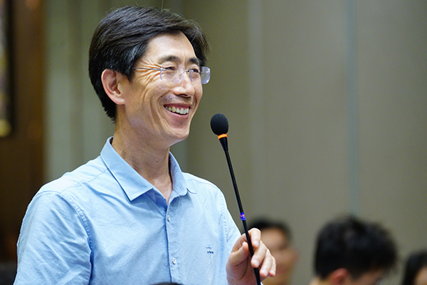 董事長(zhǎng)孫京安先生代表欣希安藥業(yè)分享 董事長(zhǎng)孫京安先生代表欣希安藥業(yè)分享